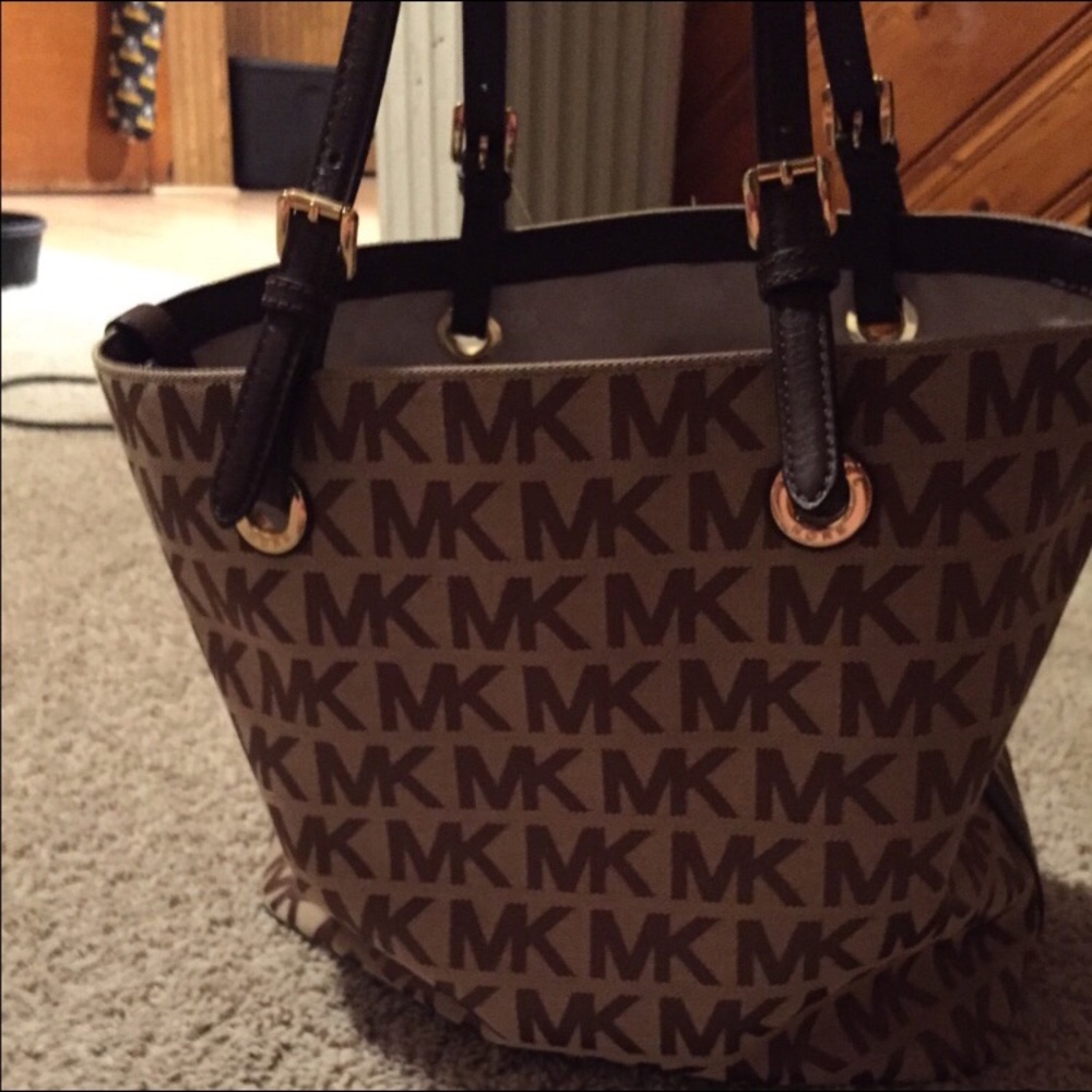 Michael Kors Authentic Purse!